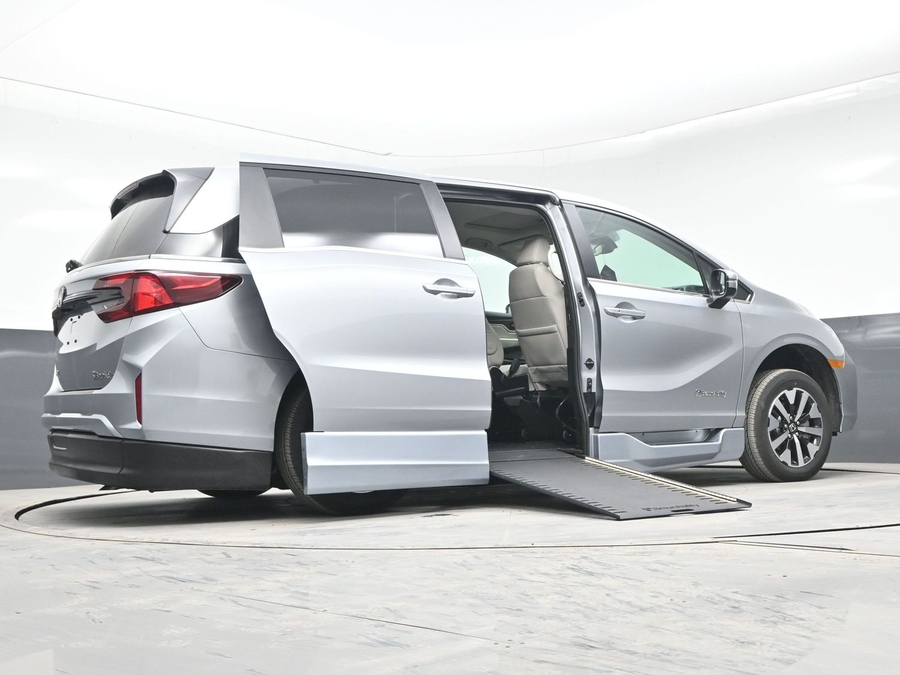 New 2026 Honda Odyssey EX-L - BraunAbility Side Entry Entry In Floor Automatic Ramp