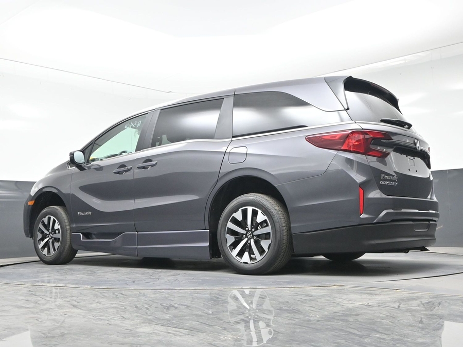 Grey Honda Odyssey image number 15