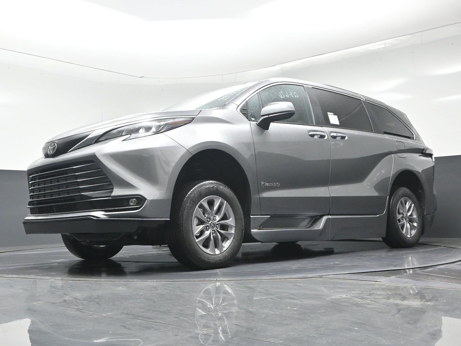 New 2026 Toyota Sienna Hybrid XLE Add - BraunAbility Side Entry In Floor Automatic Ramp