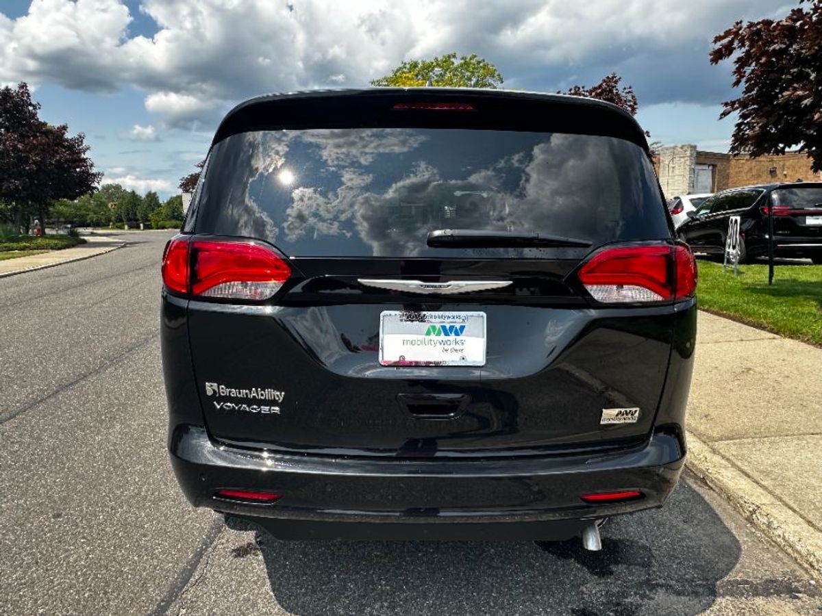 2023 CHRYSLER VOYAGER - Image 6