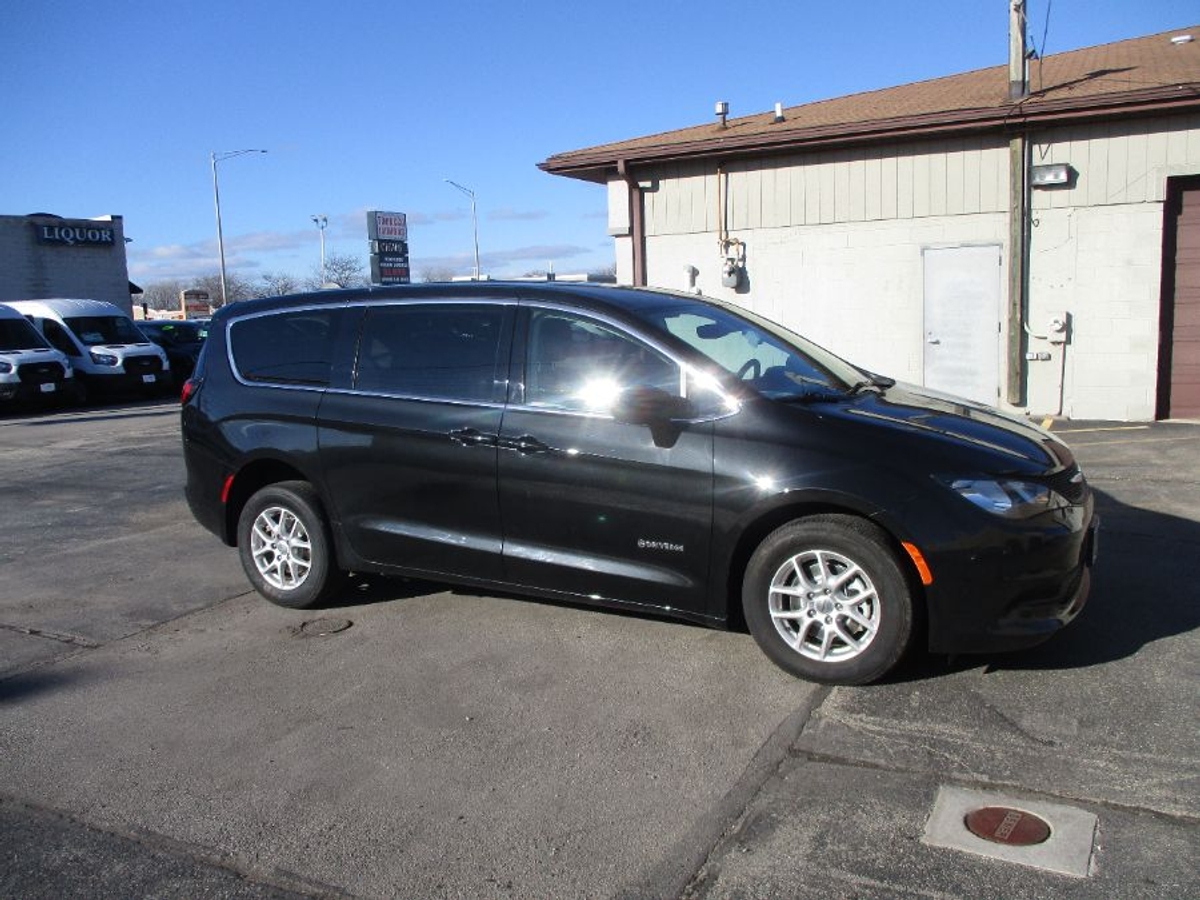 2024 CHRYSLER VOYAGER - Image 5