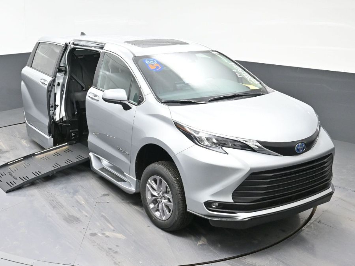 2025 TOYOTA SIENNA - Image 23