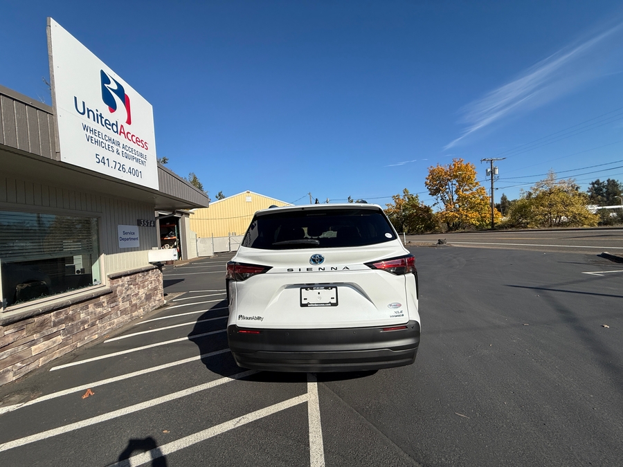 Used 2022 Toyota Sienna Hybrid XLE Base - BraunAbility Side Entry Entry Fold Out Automatic Ramp