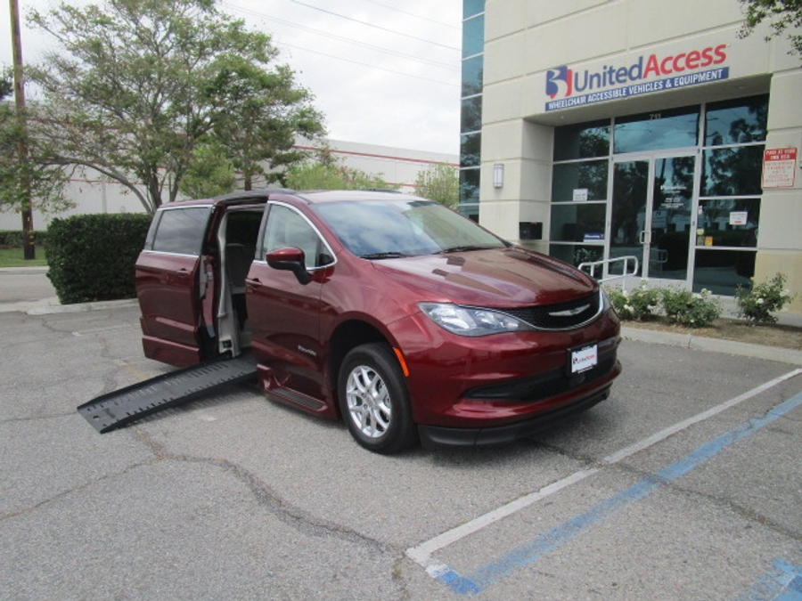 Used 2021 Chrysler Voyager LXi - BraunAbility Side Entry Entry Fold Out Automatic Ramp