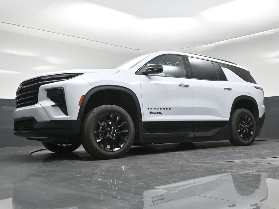 New 2026 Chevrolet Traverse 1LT Midnight - BraunAbility Side Entry In Floor Automatic Ramp