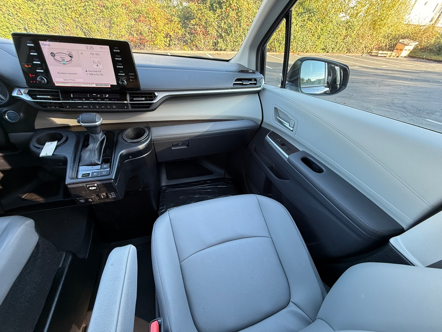 Used 2024 Toyota Sienna Hybrid XLE Base - BraunAbility Side Entry In Floor Automatic Ramp