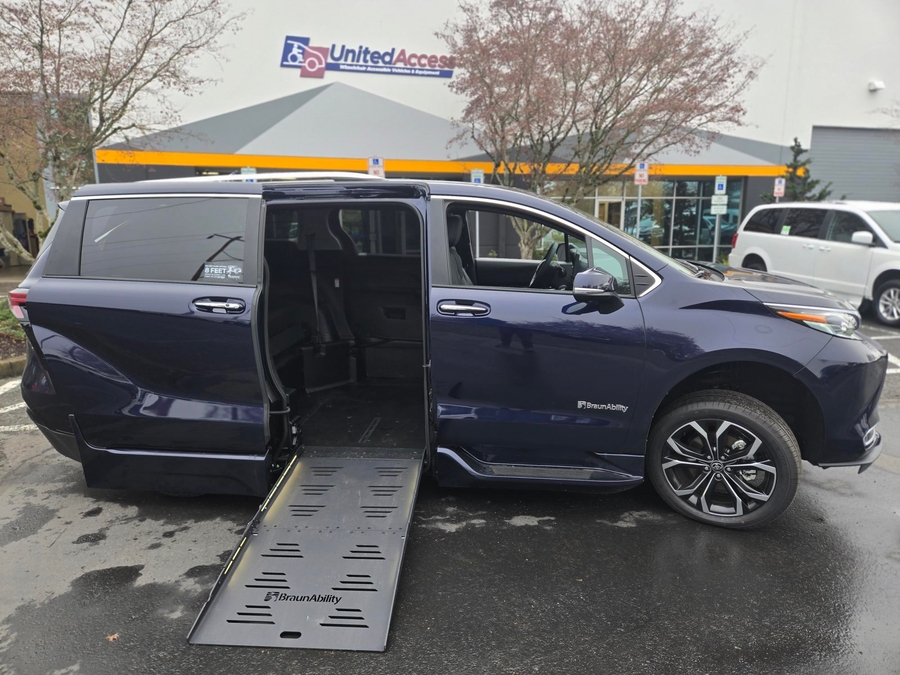 Used 2025 Toyota Sienna Hybrid Platinum - BraunAbility Side Entry Entry Fold Out Automatic Ramp