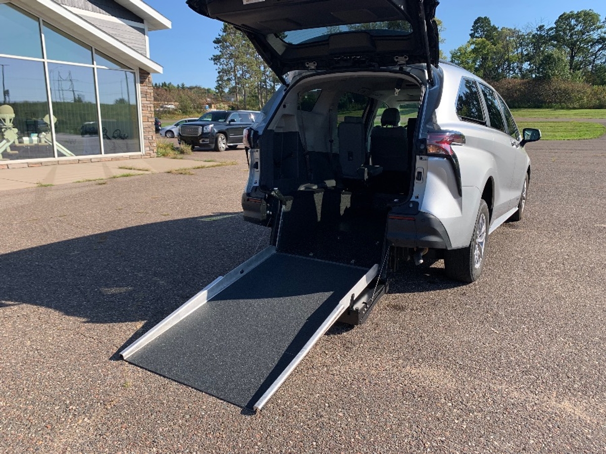 2024 TOYOTA SIENNA - Image 1