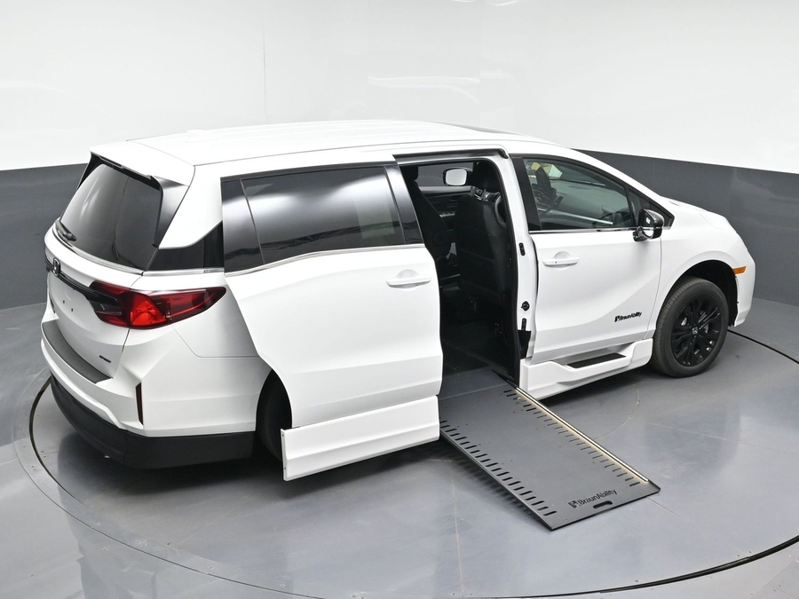 New 2026 Honda Odyssey Sport - BraunAbility Side Entry Entry In Floor Automatic Ramp