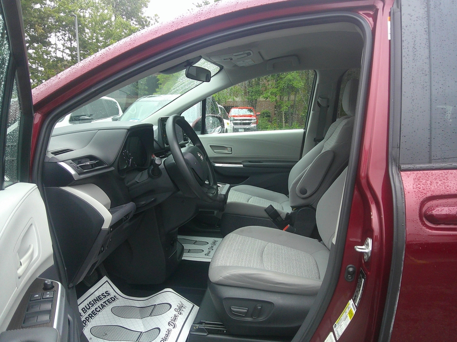 2022 Toyota Sienna LE - Photo 17