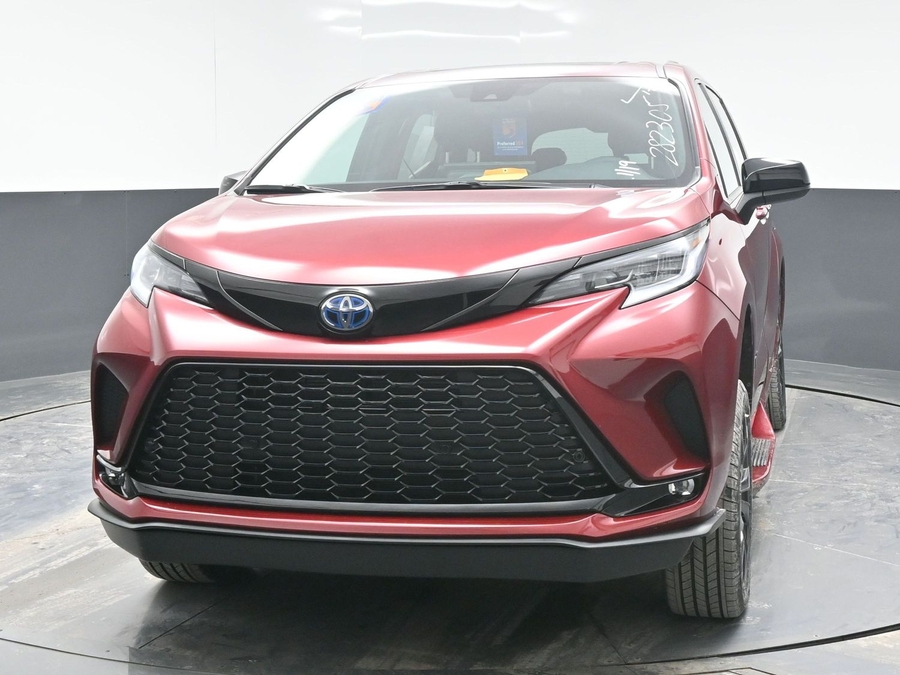 New 2025 Toyota Sienna Hybrid XSE Sport - BraunAbility Side Entry Entry Fold Out Automatic Ramp