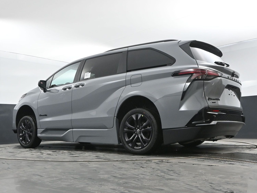 New 2026 Toyota Sienna Hybrid XSE Sport - BraunAbility Side Entry Fold Out Automatic Ramp