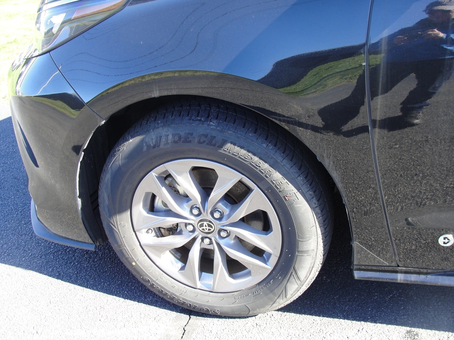 Black Toyota Sienna image number 5