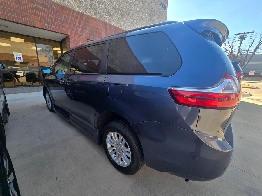Used 2017 Toyota Sienna XLE - BraunAbility Side Entry Entry Fold Out Automatic Ramp