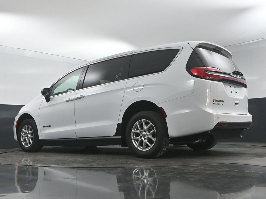 Used 2023 Chrysler Pacifica Touring L - BraunAbility Side Entry Entry Fold Out Manual Ramp