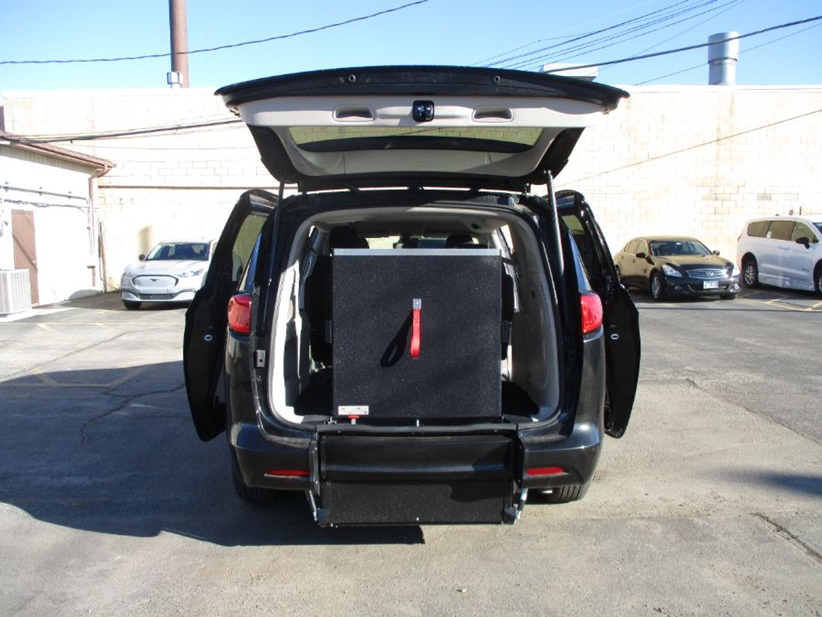 2024 CHRYSLER VOYAGER - Image 10