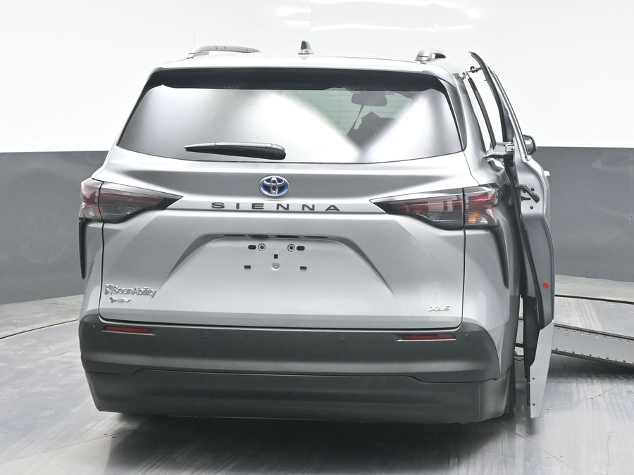 New 2025 Toyota Sienna Hybrid XLE Plus - BraunAbility Side Entry Entry In Floor Automatic Ramp