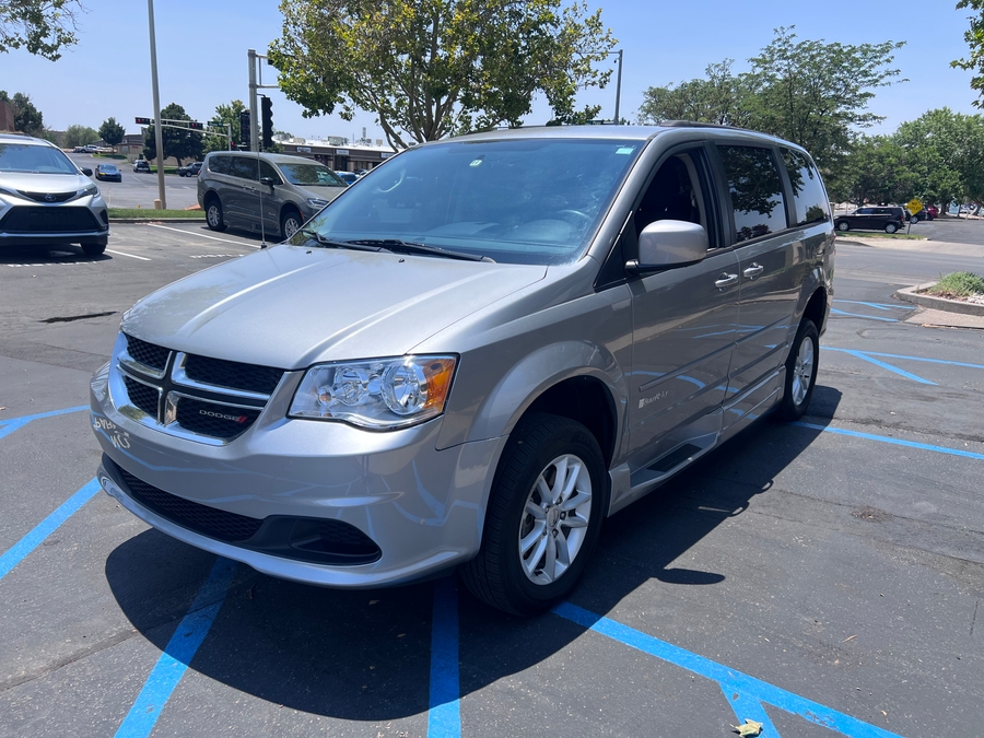 Used 2015 Dodge Grand Caravan SXT - BraunAbility Side Entry Fold Out Automatic Ramp
