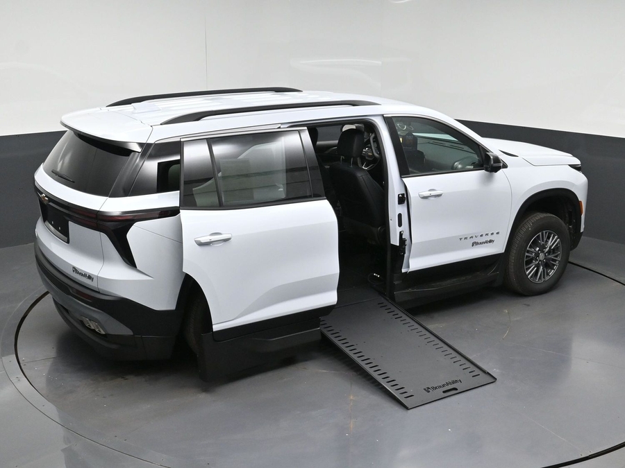 New 2026 Chevrolet Traverse 1LT - BraunAbility Side Entry In Floor Automatic Ramp