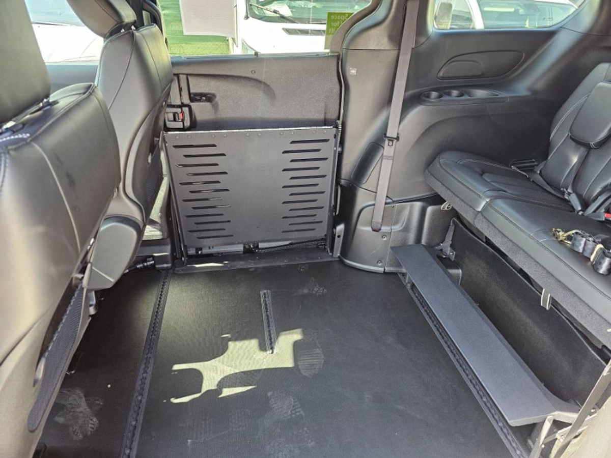 2025 CHRYSLER PACIFICA - Image 11