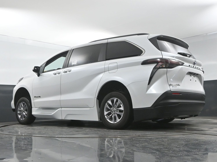 New 2025 Toyota Sienna Hybrid XLE Plus - BraunAbility Side Entry Entry Fold Out Automatic Ramp