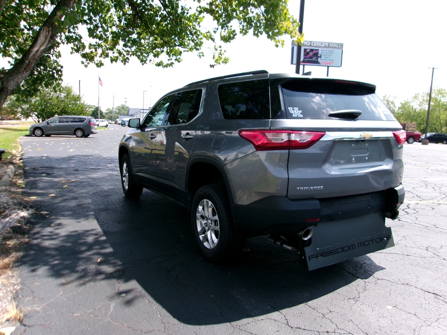  Chevrolet Traverse image number 1