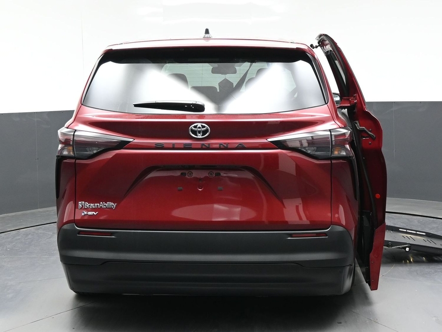 New 2026 Toyota Sienna Hybrid LE - BraunAbility Side Entry Fold Out Automatic Ramp