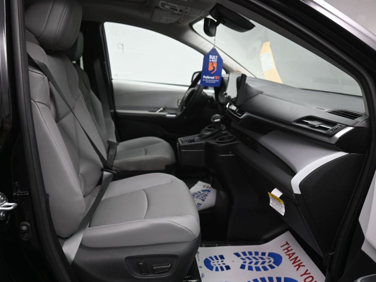 Black Toyota Sienna image number 8