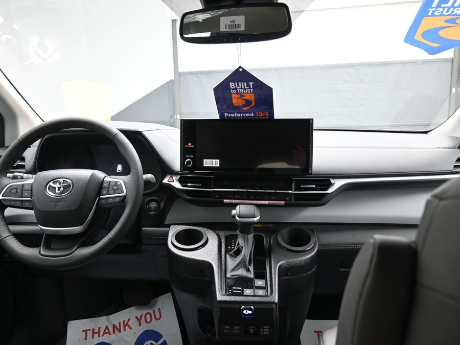 New 2026 Toyota Sienna Hybrid XLE Base - BraunAbility Side Entry Entry Fold Out Automatic Ramp