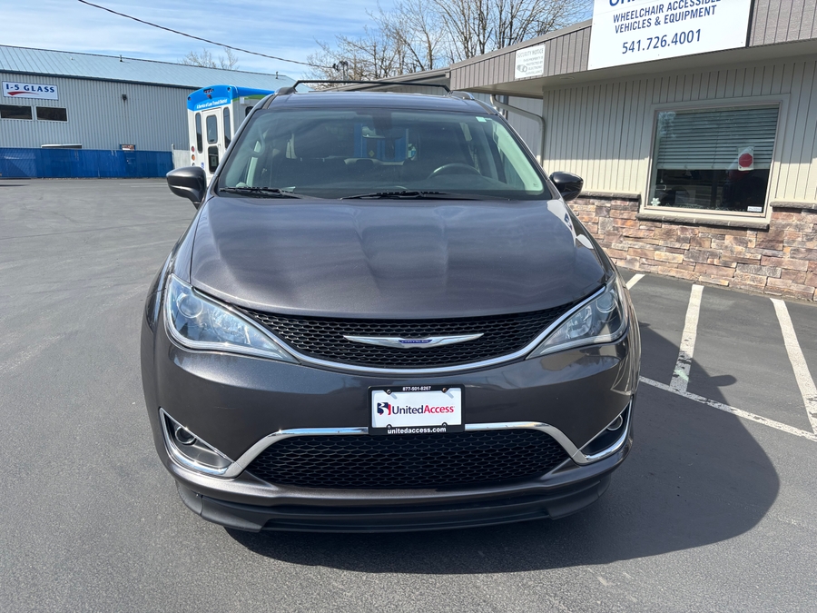 Used 2019 Chrysler Pacifica Touring L - BraunAbility Side Entry Entry Fold Out Automatic Ramp