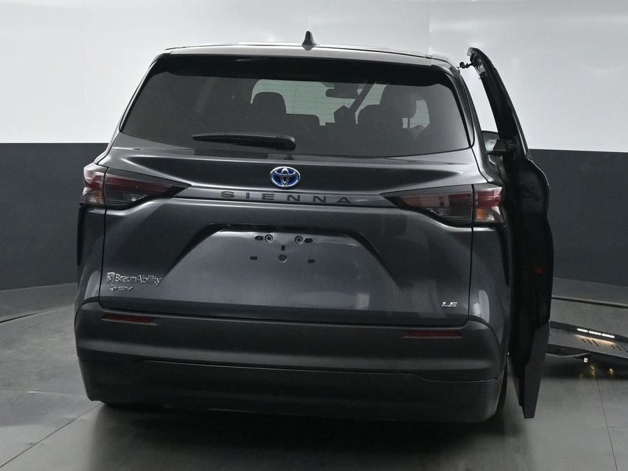 New 2025 Toyota Sienna Hybrid LE - BraunAbility Side Entry Entry Fold Out Automatic Ramp