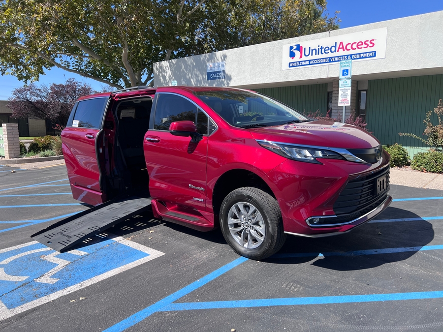 Used 2021 Toyota Sienna Hybrid XLE Plus - BraunAbility Side Entry Fold Out Automatic Ramp