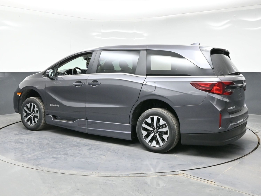 Grey Honda Odyssey image number 3