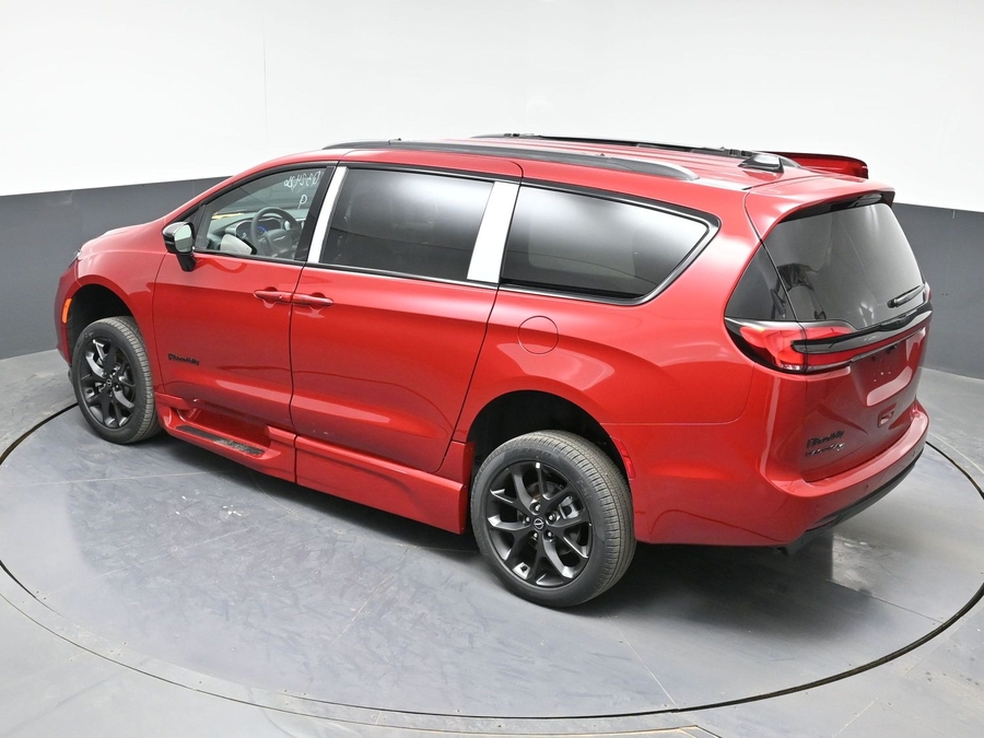 New 2026 Chrysler Pacifica Select Sport - BraunAbility Side Entry In Floor Automatic Ramp