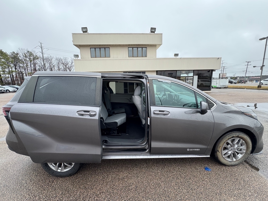 2023 TOYOTA SIENNA - Image 4