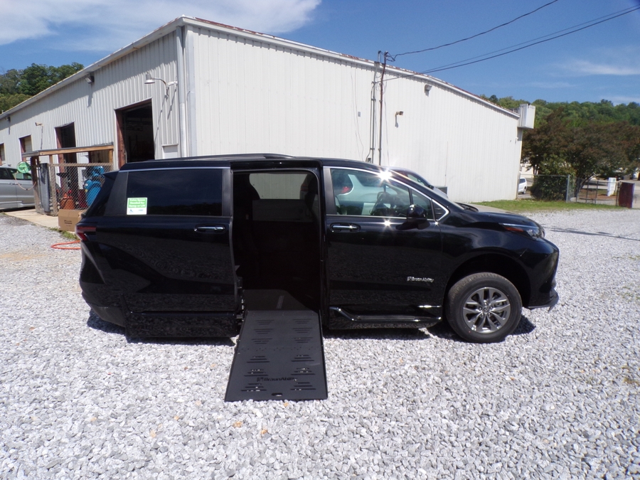 Black Toyota Sienna image number 7
