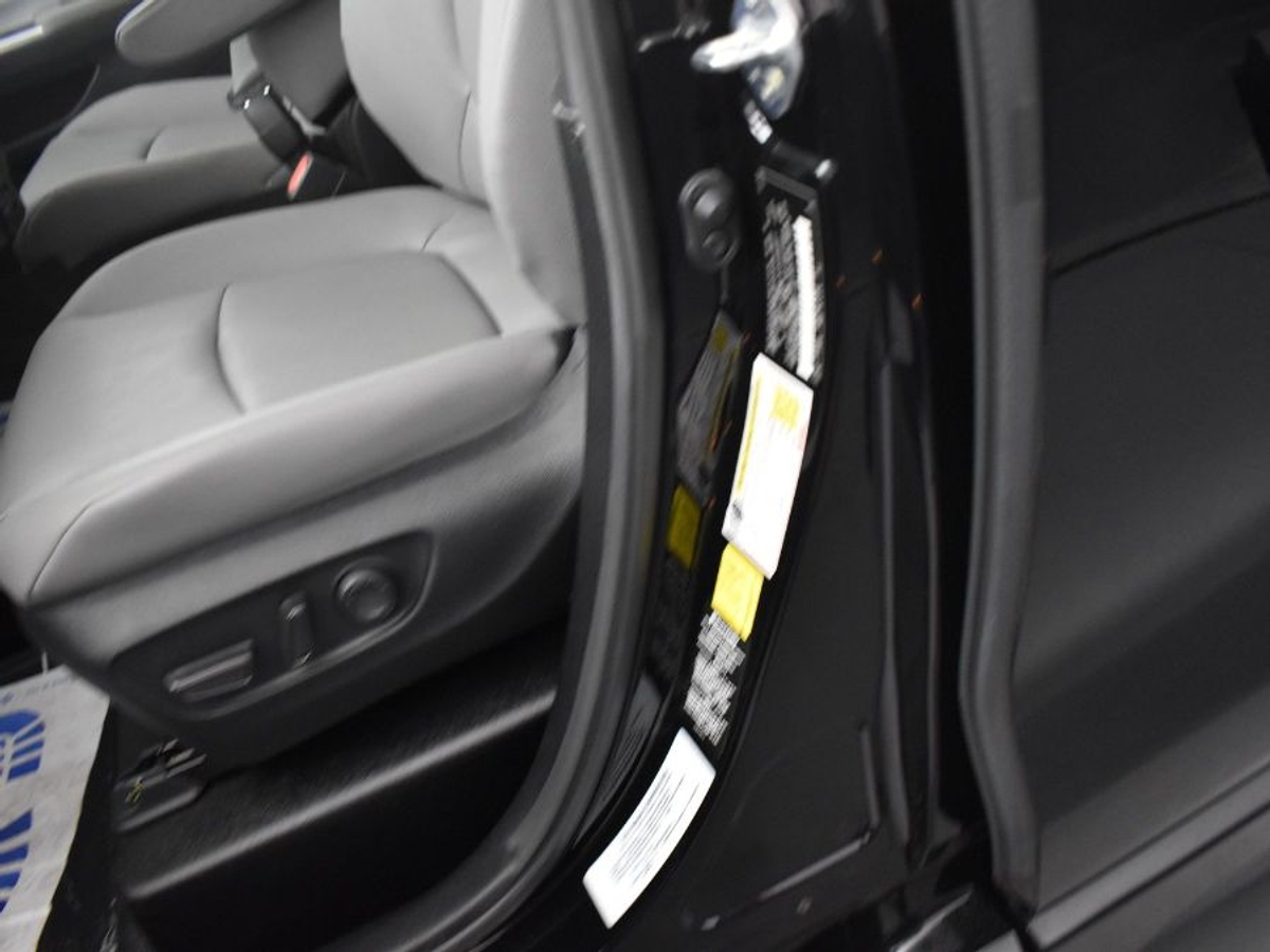 2025 TOYOTA SIENNA - Image 17