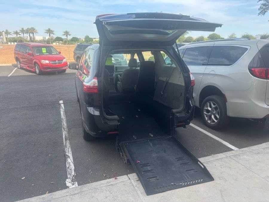 Used 2015 Toyota Sienna L - AMS Rear Entry Entry Fold Out Manual Ramp