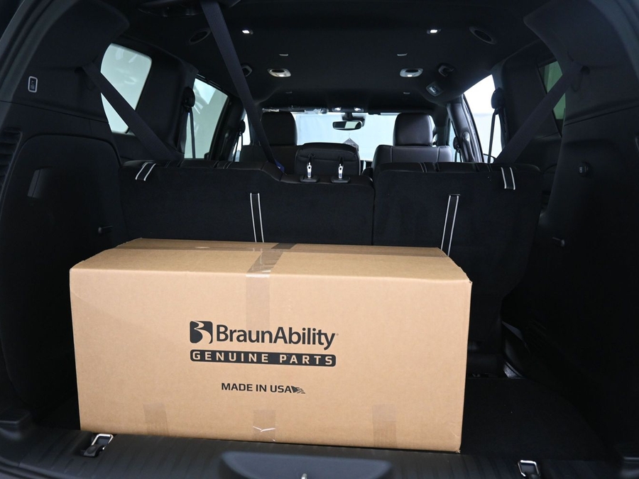 Black Chrysler Pacifica image number 10