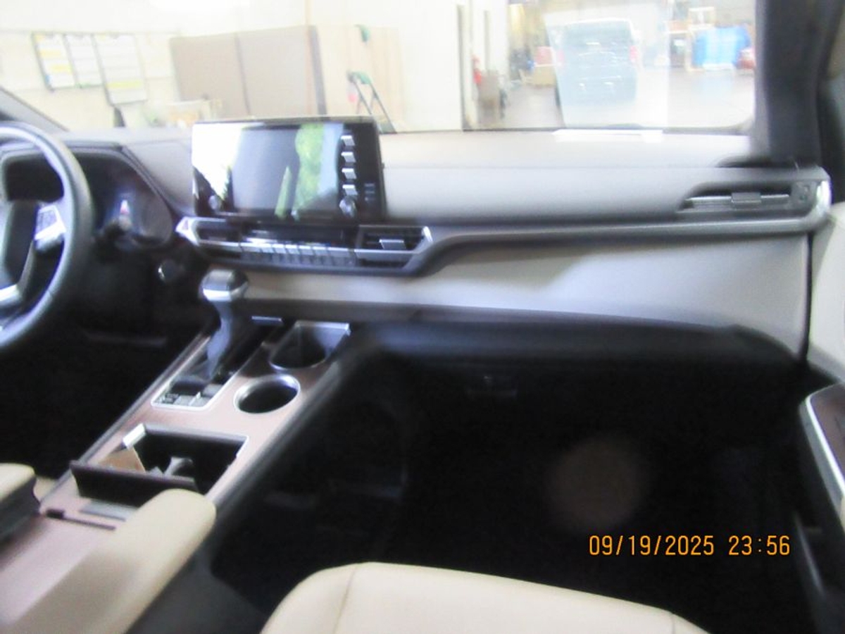 2024 TOYOTA SIENNA - Image 7
