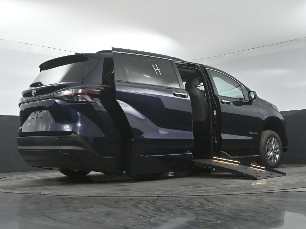 2025 TOYOTA SIENNA - Image 22