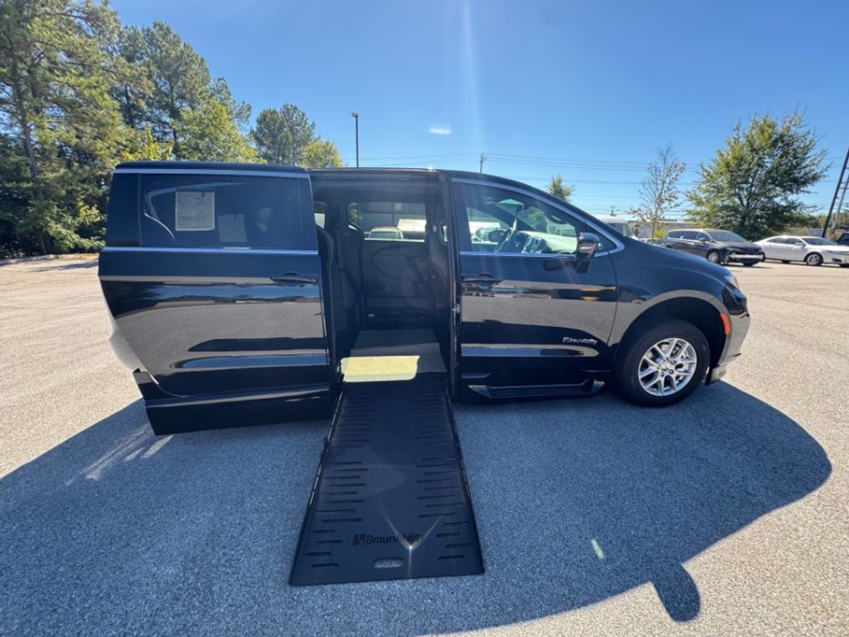 2025 CHRYSLER PACIFICA - Image 6