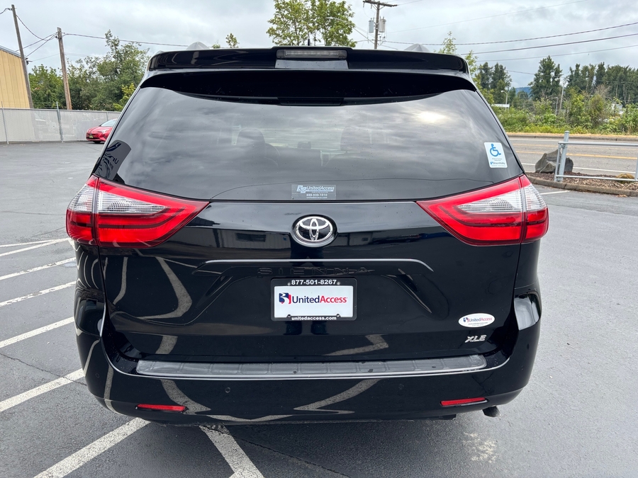 Used 2020 Toyota Sienna XLE Premium - BraunAbility Side Entry In Floor Automatic Ramp