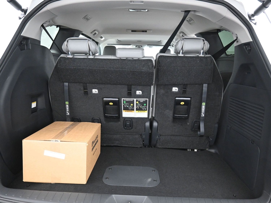 New 2026 Toyota Sienna Hybrid XLE Base - BraunAbility Side Entry Entry In Floor Automatic Ramp