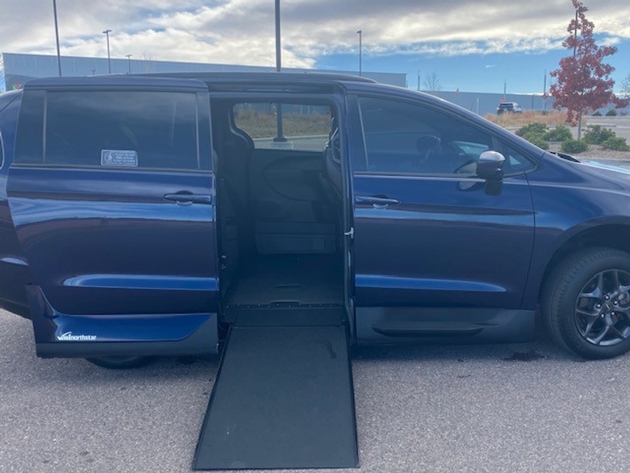 Used 2018 Chrysler Pacifica Touring L - VMI Side Entry Entry In Floor Automatic Ramp