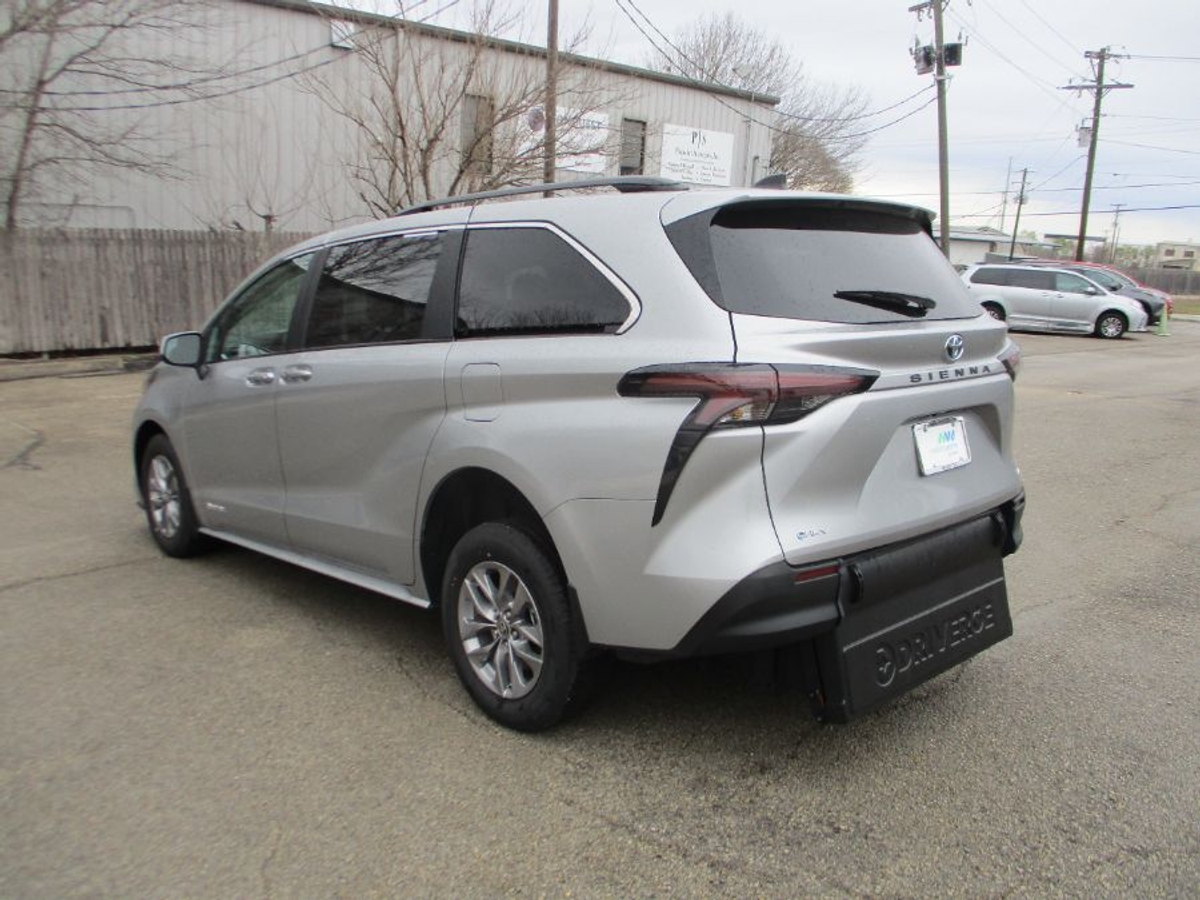 2025 TOYOTA SIENNA - Image 7