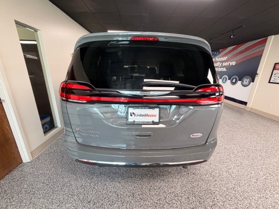 Used 2023 Chrysler Pacifica Touring L Safety - BraunAbility Side Entry Entry In Floor Automatic Ramp