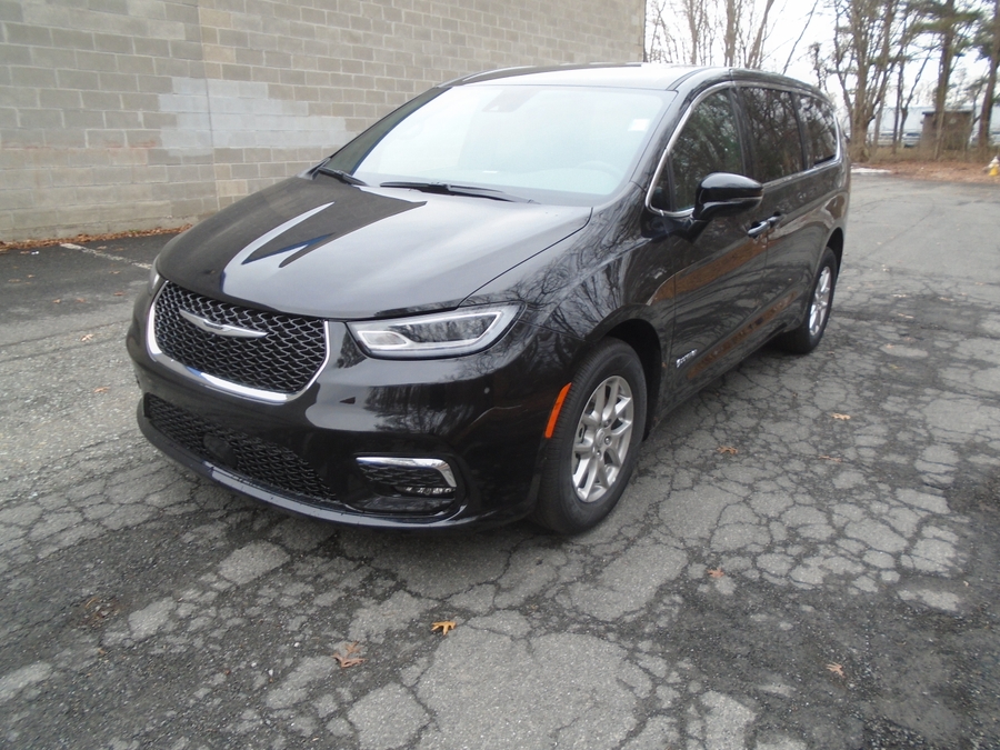 Black Chrysler Pacifica image number 16