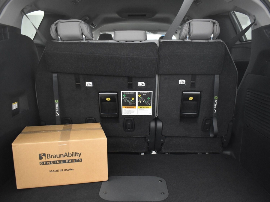 New 2025 Toyota Sienna Hybrid LE - BraunAbility Side Entry Entry Fold Out Automatic Ramp