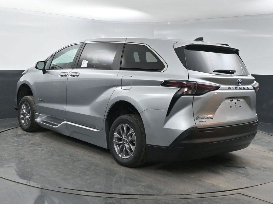 New 2025 Toyota Sienna Hybrid XLE Base - BraunAbility Side Entry Entry Fold Out Automatic Ramp